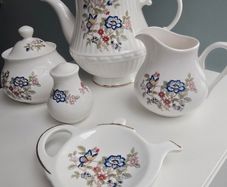 Vintage Royal Tara Fine Bone China Tea Set - "Tara Hall" Collection (5 Pieces)