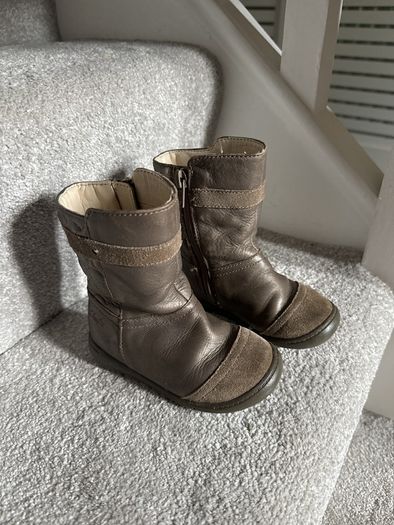 clarks boots size 5 G