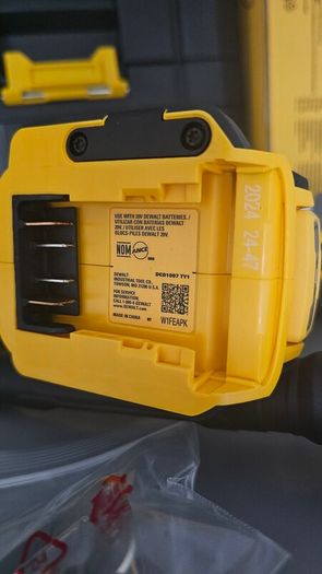 DeWalt DCD1007 3-Speed Premium Brushless Hammer Drill, 8Ah Powerpack Battery, Charger and Bag.