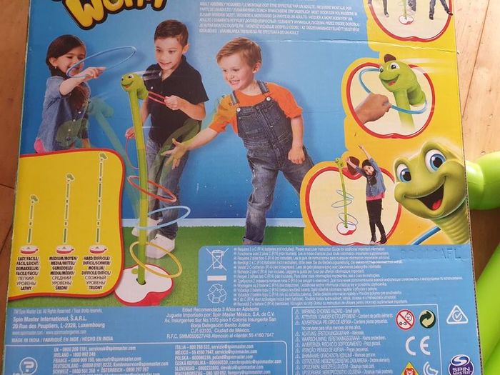 Wobbly worm game