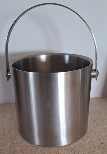 Small ice bucket