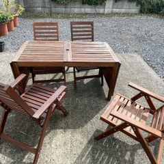 garden table and chairs