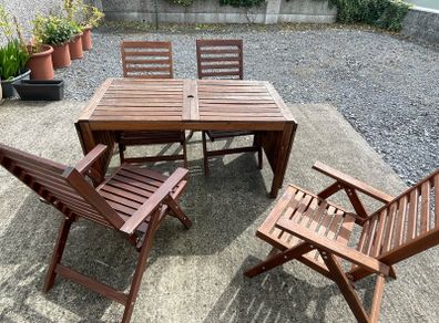 garden table and chairs
