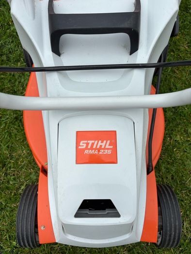 Still Battery Lawnmower