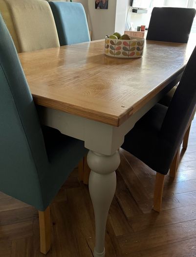 Extendible Dining Table and 6 Chairs