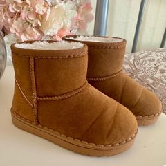 Girls boots