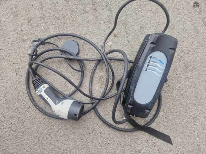 bmw 330e f30 battery charger
