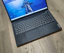 Lenovo V15 G5 / 16gb / R5 7th gen