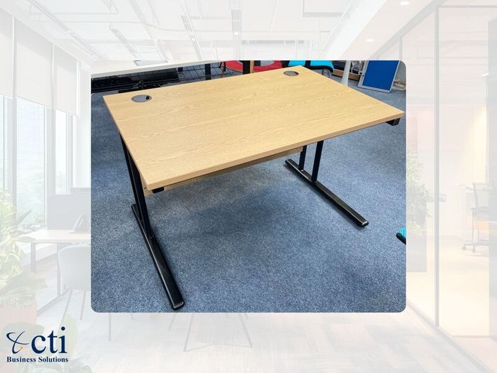 5 X 1200mm Oak Office Desks - Grade A