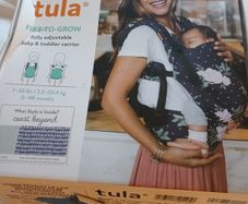 TULA  sling Free to Grow. Fully adjustable baby and toddler carrier.  In excellent condition.  Light use for 1 child. Baby insert never used. Suitable from 3.2kg to 20.4 kg.