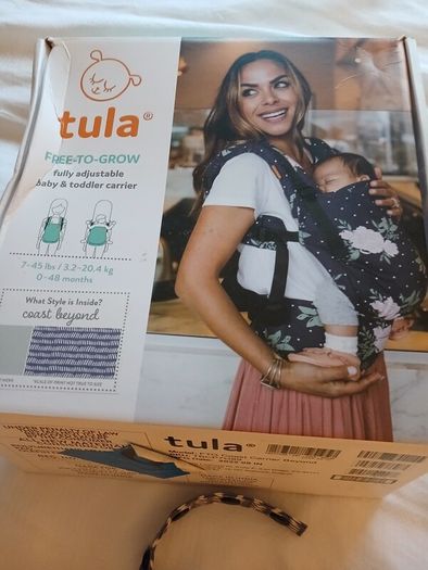 TULA  sling Free to Grow. Fully adjustable baby and toddler carrier.  In excellent condition.  Light use for 1 child. Baby insert never used. Suitable from 3.2kg to 20.4 kg.