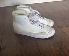 Nike hightop size 5 womens trainers