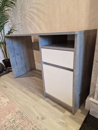 computer desk