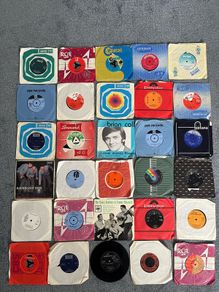 30 x Vinyl Singles (45s) for sale - mint condition