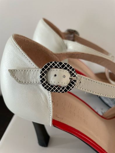 Hispanitas heels and handbag