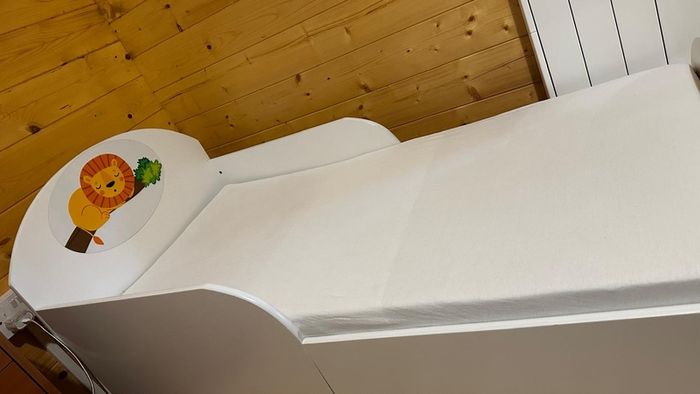 Toddler bed age between 2-4 years