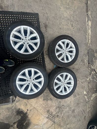VW Tiguan Alloy Wheels Genuine set came off Tiguan