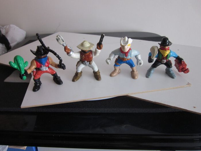 Fisher Price 1996 Wild West Figures X4