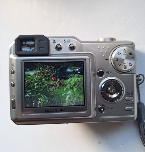 Casio Exilim EX-P600 digital camera with remote
