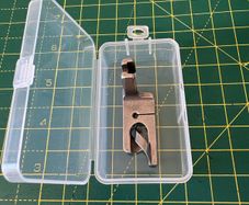 Industrial sewing machine hemming foot