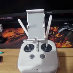 dji phantom 3 remote  it's brand new with no box and is untested in very good condition it doesn't come with any Drone that's y it's untested