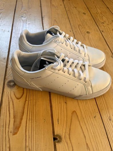 Adidas court Tourino