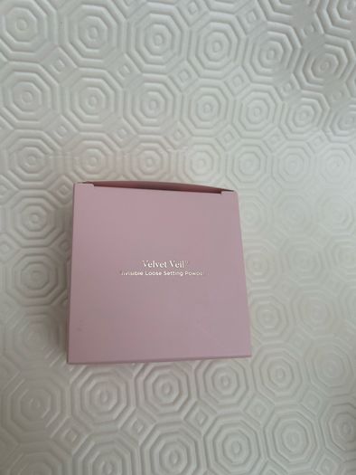 Sculpted by Aimee Velvet Veil Invisible Loose Setting Powder.