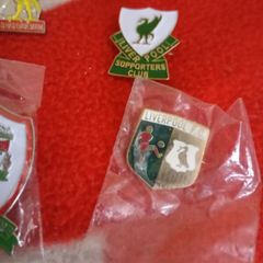 vintage Liverpool pins   (4)