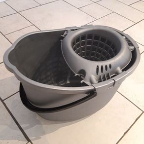 Bucket plastic
