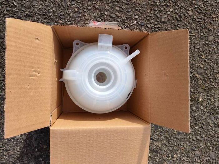 Volkswagen Polo coolant tank