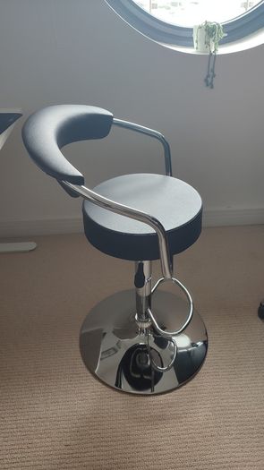 Bar stool