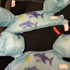 2 kids pool floaties
