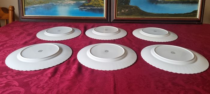 6 Piece Royal Albert Brigadoon Pattern 10.5 Inch Diameter Bone China Gold Gilt First Quality And Original Dinner Plates Made In England