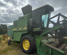 John Deere 1055 Combine