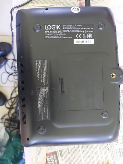 5 Portable DVD Players, all working, but no charges for them, all in very good condition