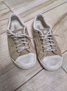 Boy's Shoes / Runners / Trainers, Size 3.5 UK/ 35.5 EU