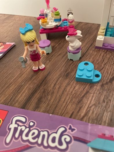 LEGO Friends Stephanie Friendship Cakes