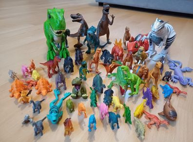 Dinosaur Toys (includes 3 battery operated dinosaurs)