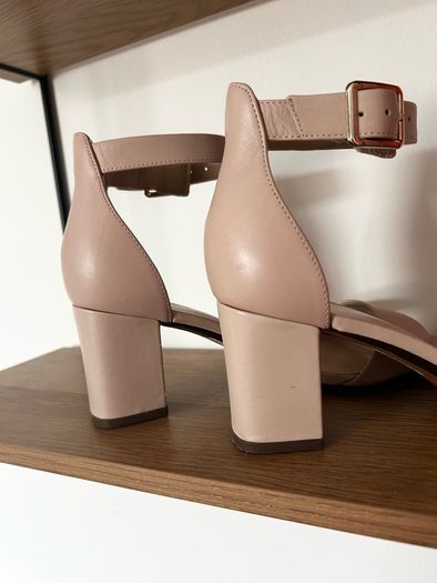 Block heel sandals