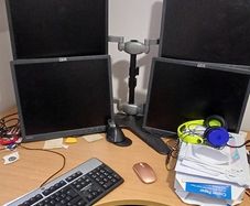 Multiscreens with Desk stand
