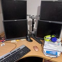 Multiscreens with Desk stand