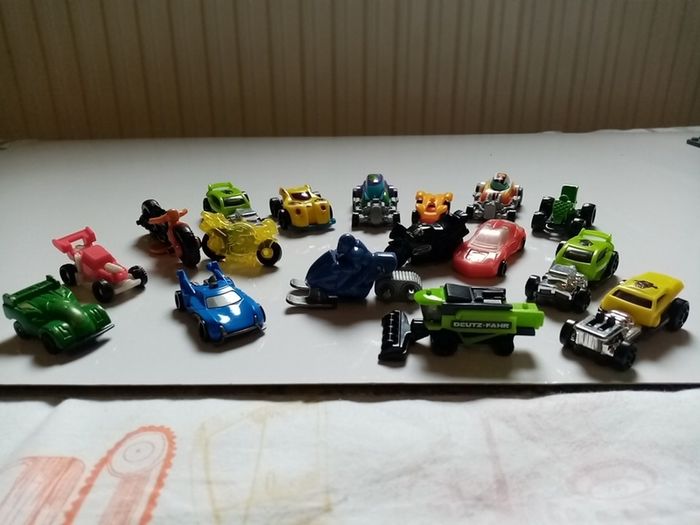 Bundle of small plastic cars