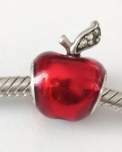 Pandora Disney Snow White Poison Apple charm Brand New