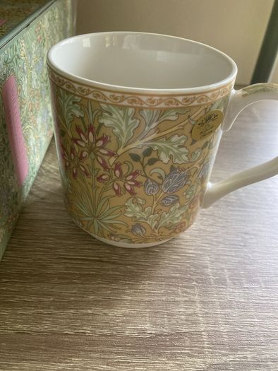 Set of mugs x4
