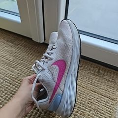 Nike girls size 4UK