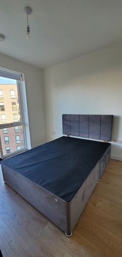 Double divan bed with 2 drawers