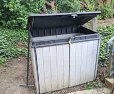 KETER Max outdoor garden storage box