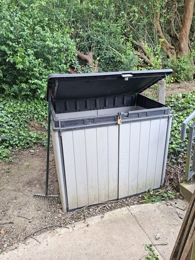 KETER Max outdoor garden storage box