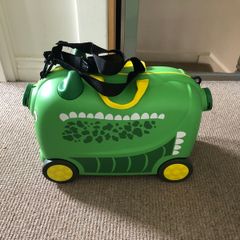 Suitcase for child push along