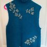 Embroidered knitted sleeveless top Image 4